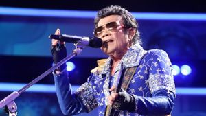 Menanti Aksi Romantis Rhoma Irama dengan Repertoar Maliq & D'Essentials di Pestapora 2025