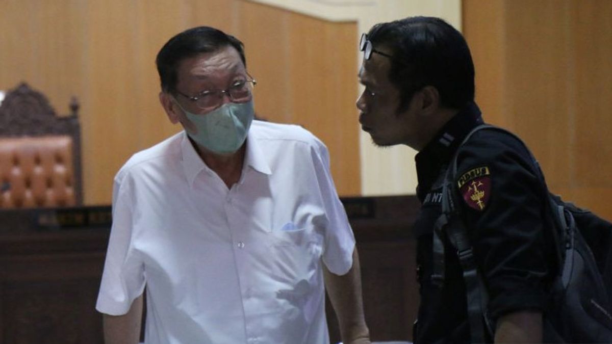 Hakim Ingatkan Terdakwa Kasus Korupsi Pasir Besi Po Suwandi Tak Boleh ke Luar Kota Tanpa Izin