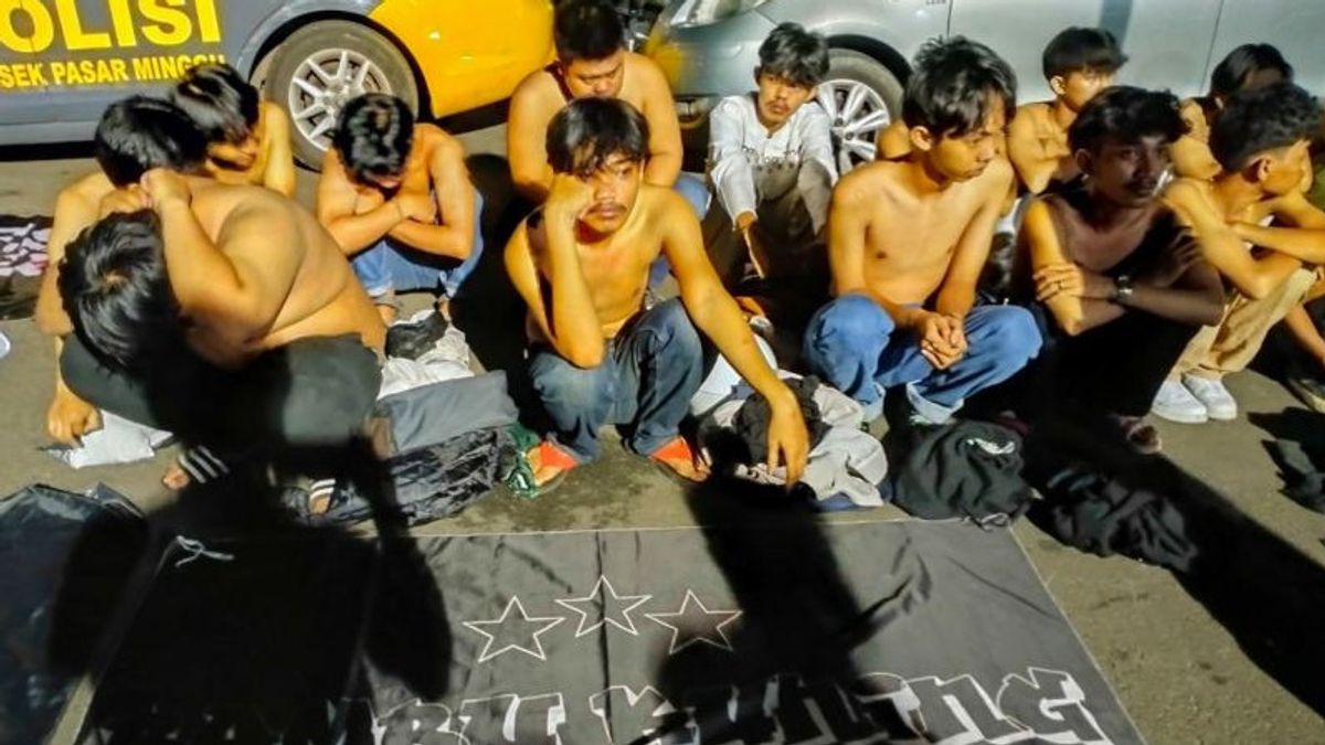 Police Arrest 112 Teenagers Of The "Jakarta Allstar" Motorcycle Gang At Pasar Minggu