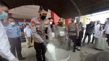 中苏拉威西警方销毁来自马来西亚的29公斤涮涮锅