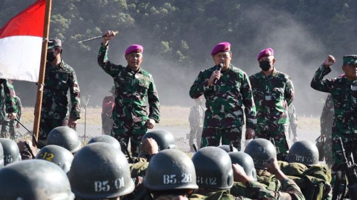 Calon Marinir TNI AL Lintasi Lautan Pasir Gunung Bromo, KSAL: Sanggup Kalian Jadi Marinir? 
