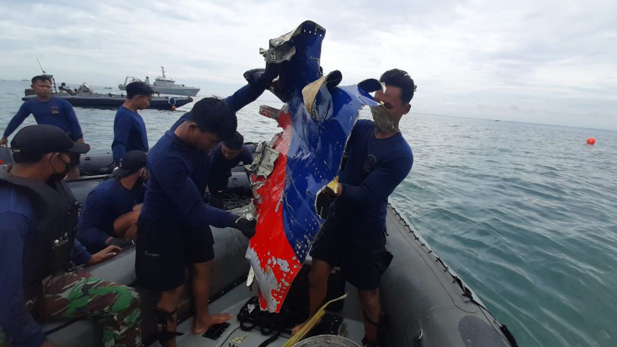 千の島の漁師の証言:スリウィジャヤ航空SJ-182の崩壊は、波が非常に高くなります