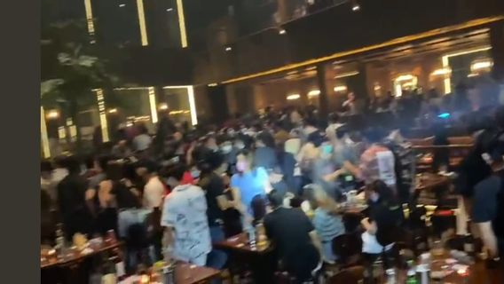 Foule Au Holywings Cafe Kemang Viral, Les Internautes Suggèrent Aux Délinquants 3 Mois Pour Devenir Des Agents De La Tombe COVID