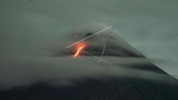 Gunung Merapi Luncurkan 10 Kali Lava Pijar dan 40 Kali Gempa Guguran, Status Siaga