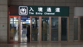 三年来，中国首次于周日开放与香港的边界