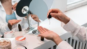 4 Tren Produk Kecantikan 2025 yang Paling Banyak Dicari untuk Miliki Kulit Glowing