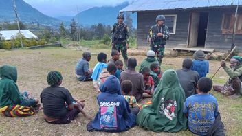 TNI Shooting Contact With KST, After The Murder Of The Construction Worker Of The Omukia Puncak Health Center