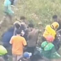 Ancam Warga dengan Senjata Api, Pencuri Motor di Tangerang Akhirnya Tergeletak di Jalan Usai Dihajar Massa