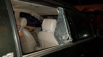 Broken Glass Robbers Act In Cibinong Bogor, Sac Contenant Des Objets De Valeur Dans La Voiture Manquante