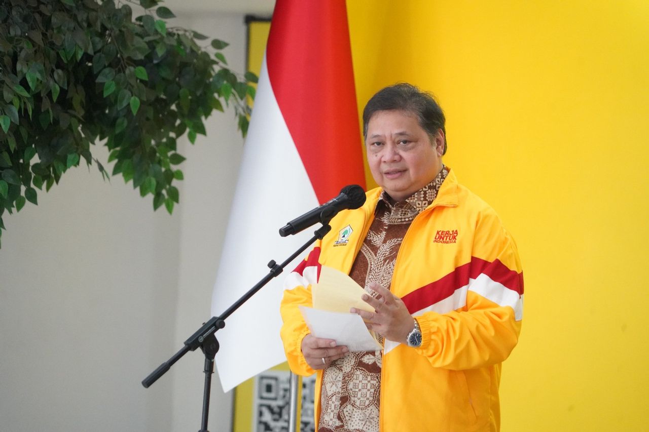 Jokowi Comfortable Using Yellow Economy, Airlangga Claims Support To The Golkar Party