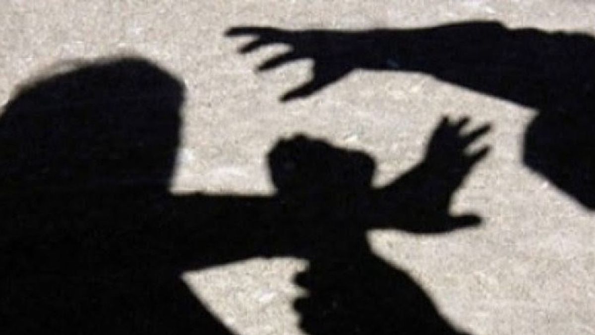 ニアスの小学校教師が小学生7人の虐待を警察に報告
