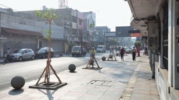 City Government Plants 100 Trees In The Middle Of The City To Make Bandung Shady