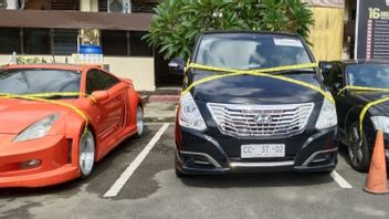 Police Seize 4 Luxury Cars Doctors In Medan Using Fake Russian Consulate Plates