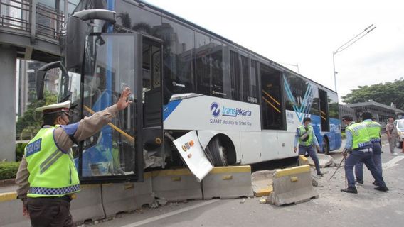 Pengemudi Transjakarta Apel Pagi Pukul 03.00 WIB, KNKT: Bermanfaat Tidak?