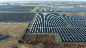 Meta Gandeng Invenergy untuk Pasok 791 MW Energi Surya dan Angin bagi Pusat Data