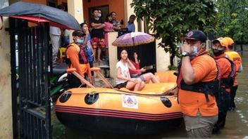 Kota Bekasi Tergenang Banjir di Beberapa Titik, Musababnya dari Luapan Kali di Perumahan