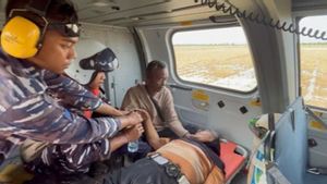 TNI Evakuasi Korban Banjir Pengidap Stroke di Aceh Tamiang dengan Helikopter