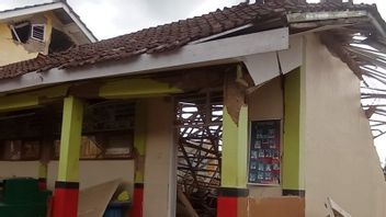 迪迪克·西安朱尔记录了至少422个教育设施在地震中受损