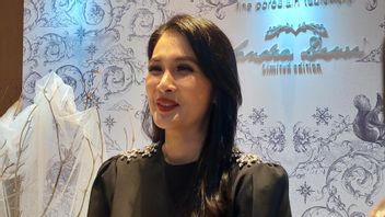 Welcoming Christmas Day, Sandra Dewi Buys Original Christmas Tree From Overseas