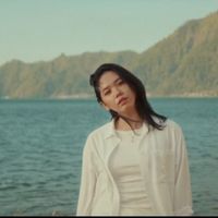 Eileen Pandjaitan Hadirkan Kontras di Video Musik Shooting Star