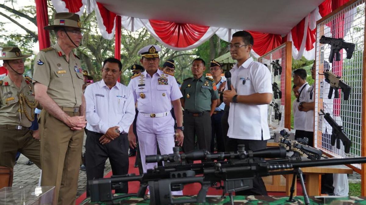 The Commander-in-Chief Of The Australian Armed Forces Is Impressed By The Sophistication Of The TNI's Alutsista Production Of PT Pindad