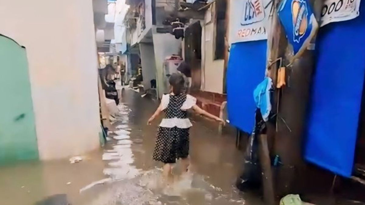 洪水はカクン・ジャクティムの数十人の家屋も襲った