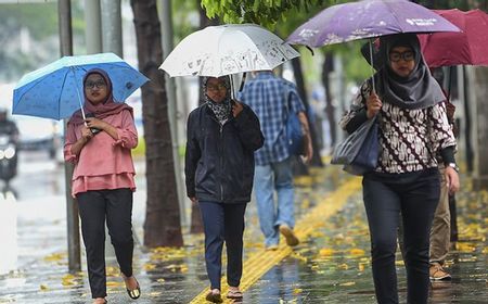 BMKG: Mayoritas Kota Besar di Tanah Air Diguyur Hujan Mulai Senin Sore