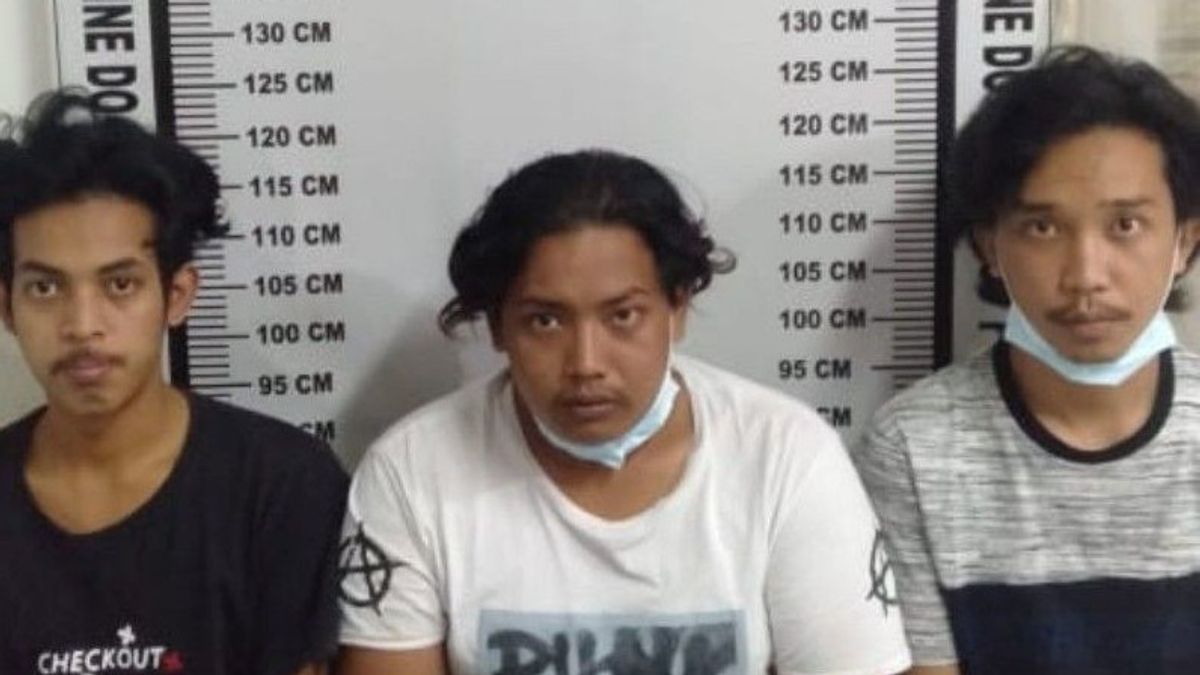 Edkan Ganja 19岁男子在Pematangsiantar DItangkap警察