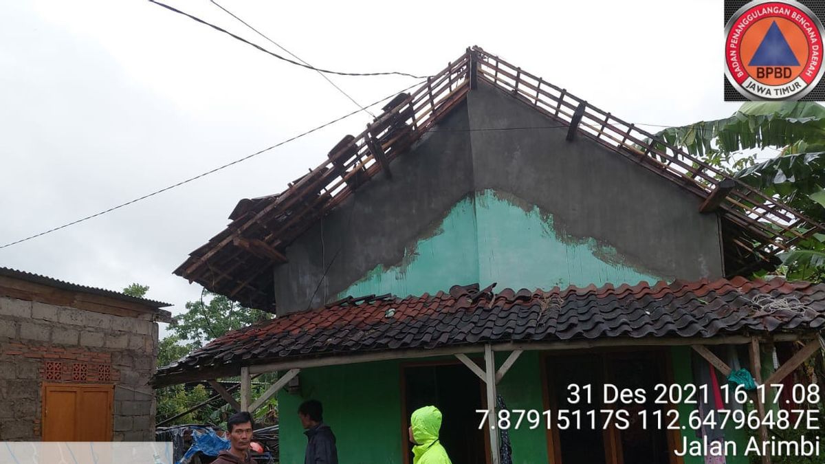 竜巻でわずかに被害を受けたマランの15の家