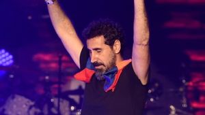 降落系统的Serj Tankian主唱:音乐家和活动家之间的关系