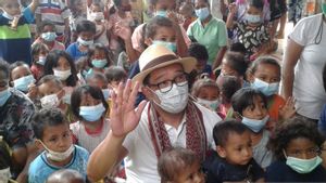 Ridwan Kamil ke NTT, Bernyanyi Bersama Anak-Anak Korban Banjir dan Titip Pesan ke Ibu Hamil 
