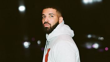 Drake Perlihatkan Wajah Sang Anak untuk Pertama Kali