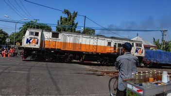 Truck Exploded By Brantas Train, This Is An Explanation Of Why Trains Can't Brake Suddenly