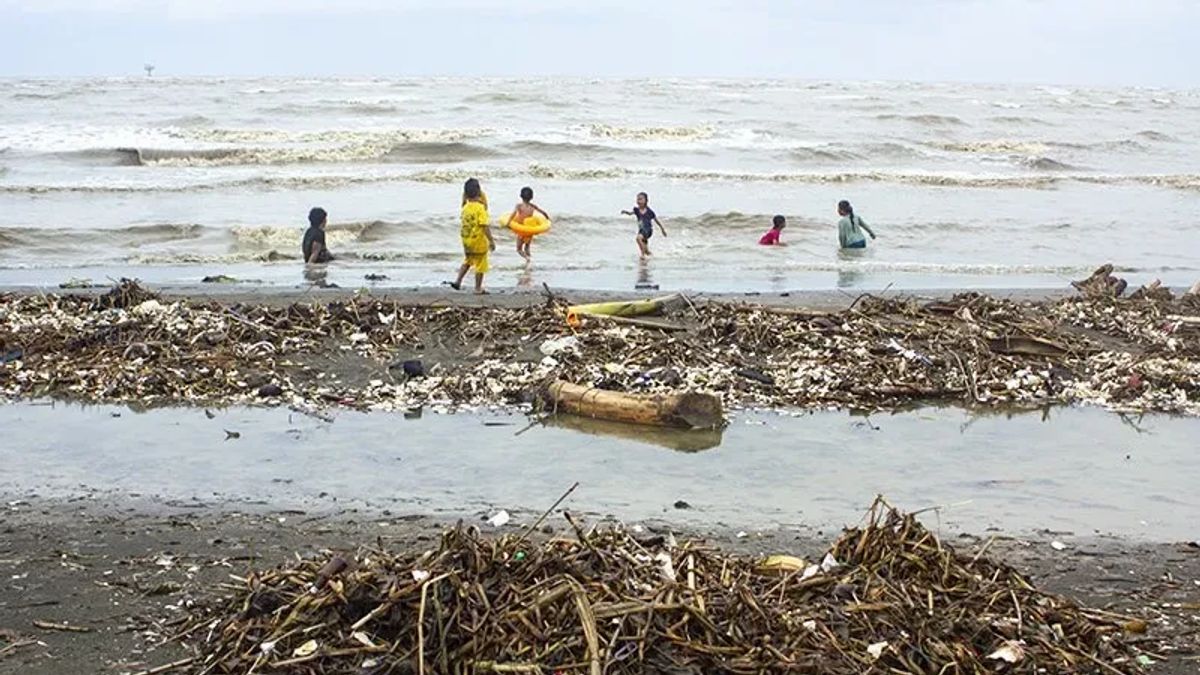 Sampah di Pantai Talanca Sukabumi Membeludak, Pemkab Janjikan Penuntasan