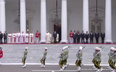 Presiden Jokowi dan Defile Pasukan Sambut Kunjungan Kenegaraan Paus Fransiskus di Istana Kepresidenan