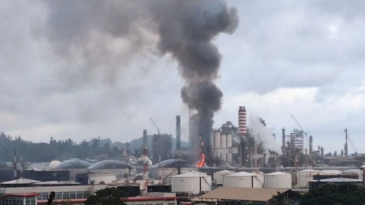 ペルタミナのバリクパパン製油所での火災:消火