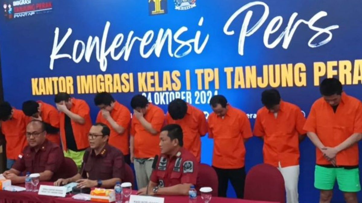 Imigrasi Tanjung Perak Deportasi Komplotan Penipu Online Asal China