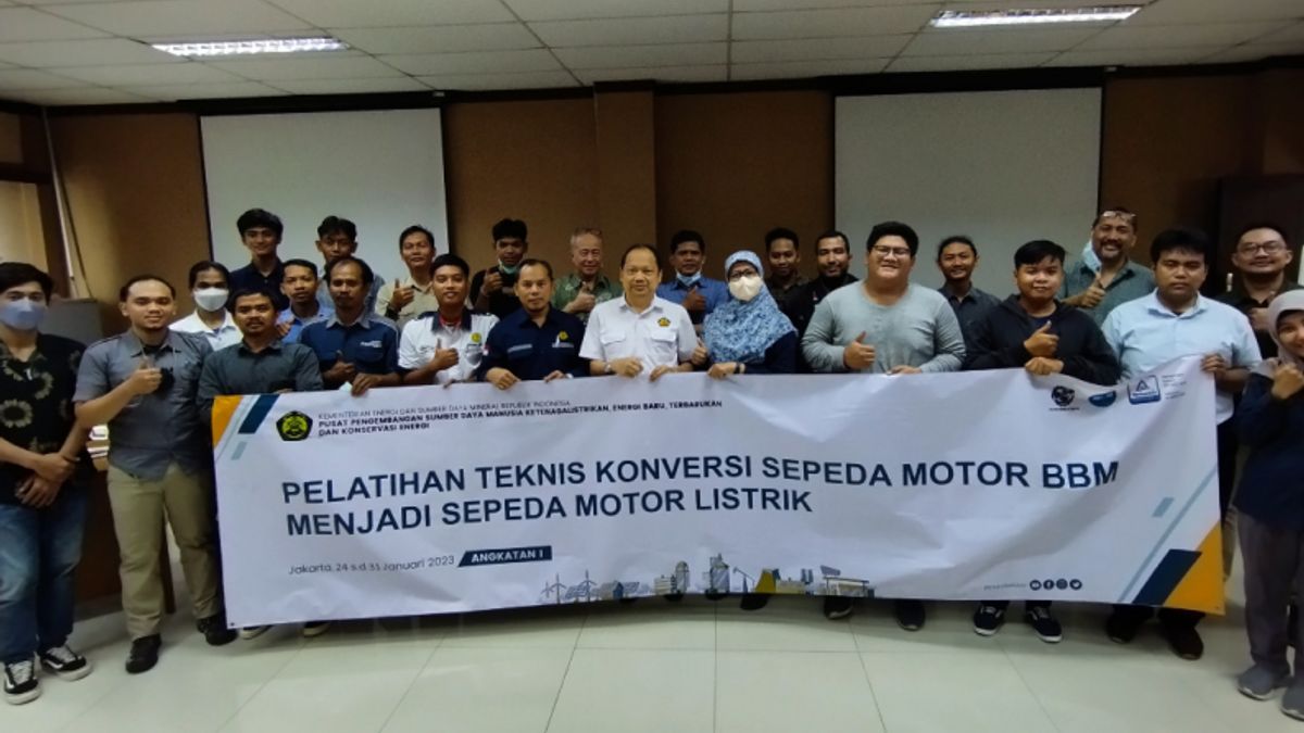 The Ministry Of Energy And Mineral Resources Has Given Electric Motorcycle Conversion Training To 22 DKI Jakarta Residents