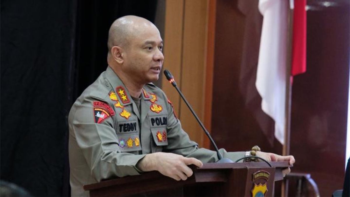 在严密保护下，60名警察人员确保了前西苏门答腊警察局长伊尔詹·泰迪·米纳哈萨毒品案的第一次审判 