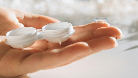 医師は衛生がソフトレンズを着用する上で主なものであることを確認