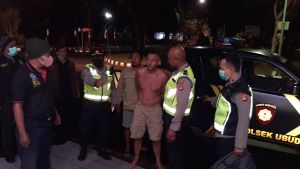 Bule Rusia di Bali Mengamuk Sambil Telanjang Bulat Sampai Warga Diludahi, Langsung Dibawa Polisi ke Rumah Sakit Jiwa