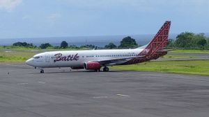 Kaca Kokpit Retak,  Pesawat Batik Terparkir di Bandara Baabullah Malut