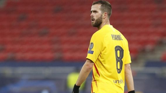 Dimainkan Secara Sporadis di Barcelona, Miralem Pjanic Frustrasi