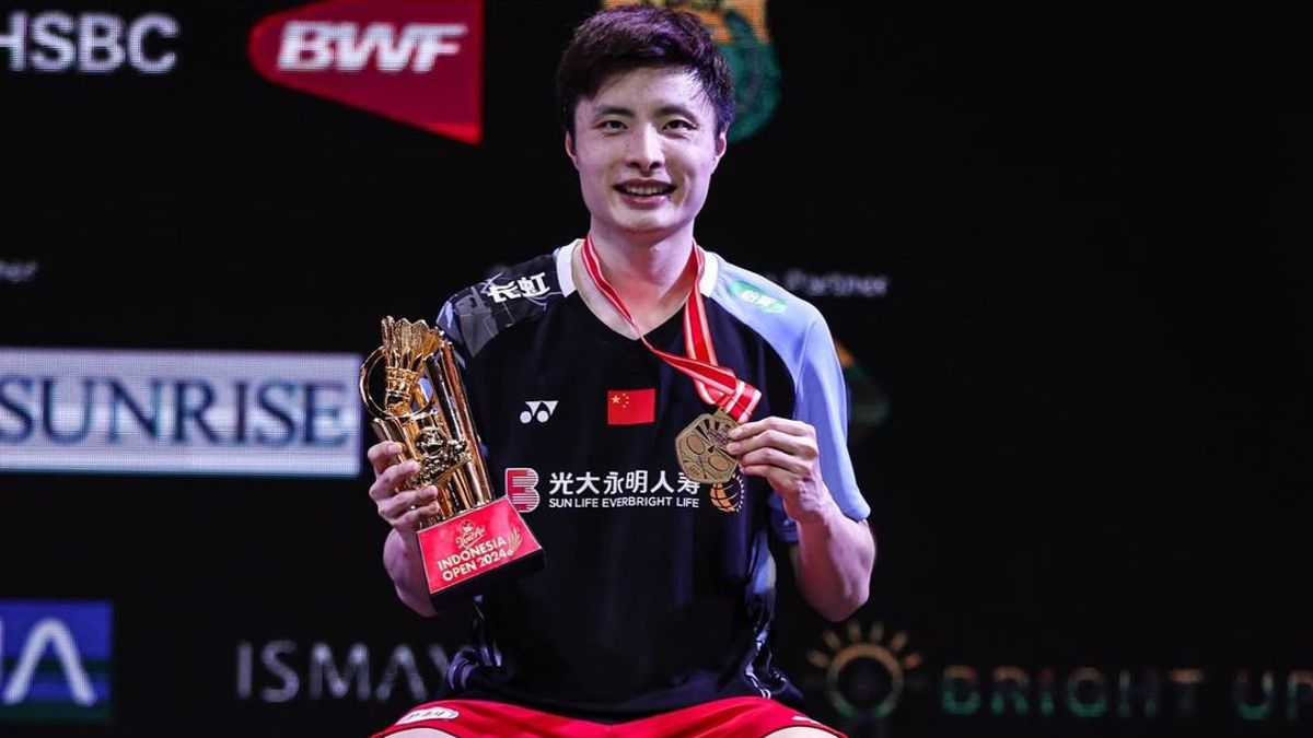 Shi Yuqi Moves Viktor Axelsen From World Number 1