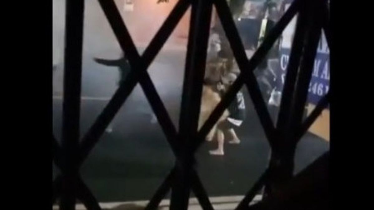 Persécution des délinquants à Duren Sawit dramatique, la police abattue par gaz lacrymogène