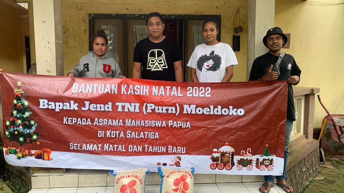 Moeldoko Berikan Kado Natal dan Tahun Baru untuk Mahasiswa Asal Papua