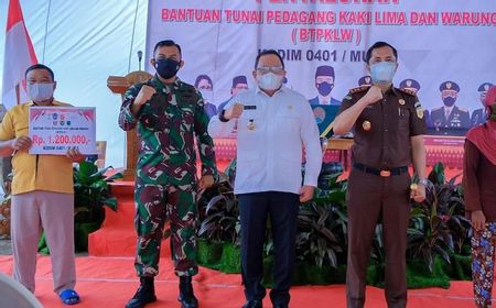 TNI Salurkan BLT ke PKL di Musi Banyuasin Sumsel