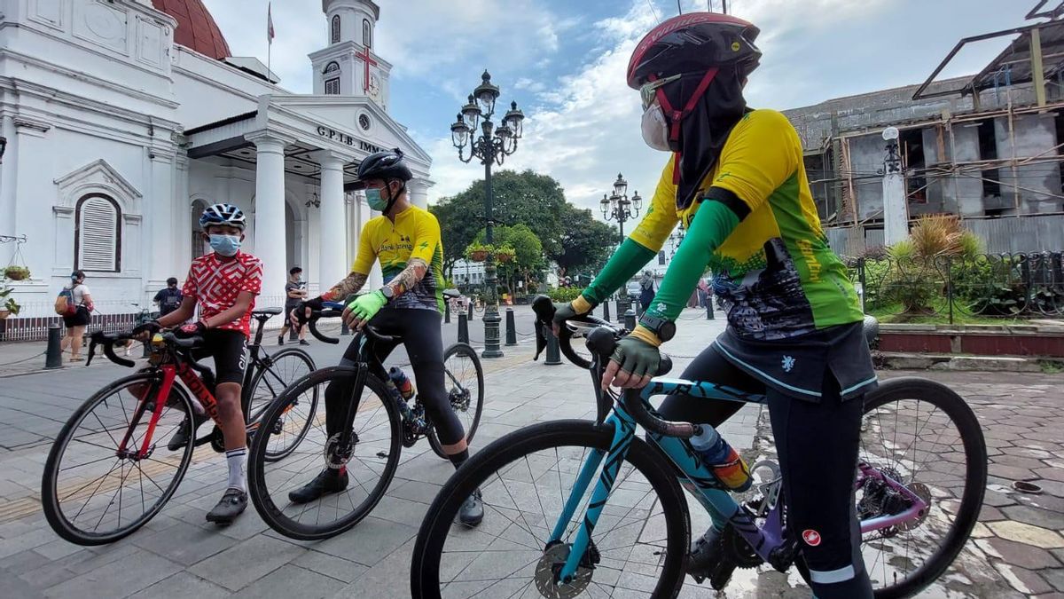 His Bicycle Bumps While Riding, Ganjar Pranowo Falls And Needs Surgery