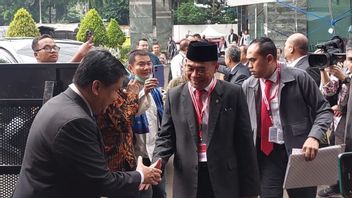 4 Le ministre Jokowi avant d’être témoin du contestation électorale au mk, Risma-Muhadji diam, Sri Mulyani-Airlangga S’exprimant