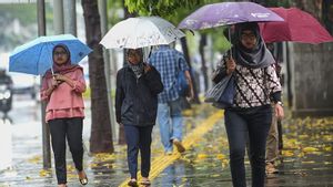 BMKG: Light Rain To Lightning Is Predicted To Hit Several Big Cities Today